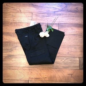 NWT Boys Wrangler Black Cargo Pants. Size L.